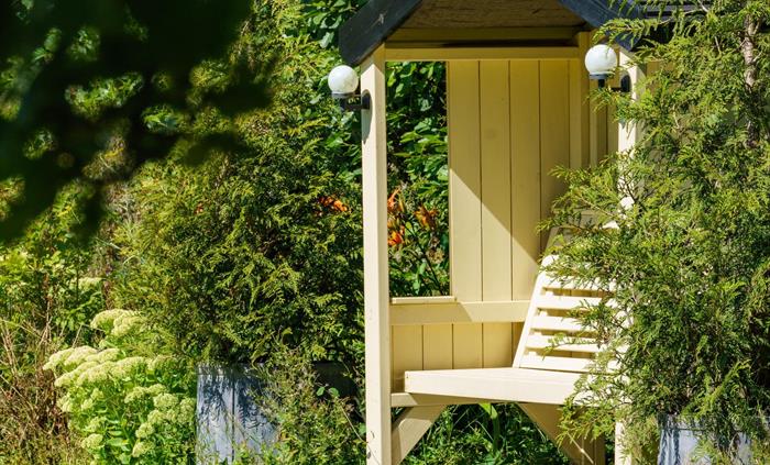 With 4 acres of communal gardens, there is always a peaceful spot to stop and unwind.